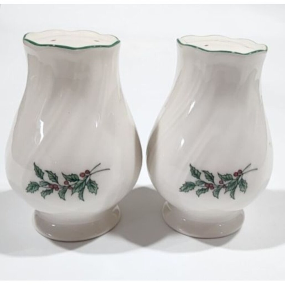 Nikko Happy Holidays Christmas Salt Pepper Shakers